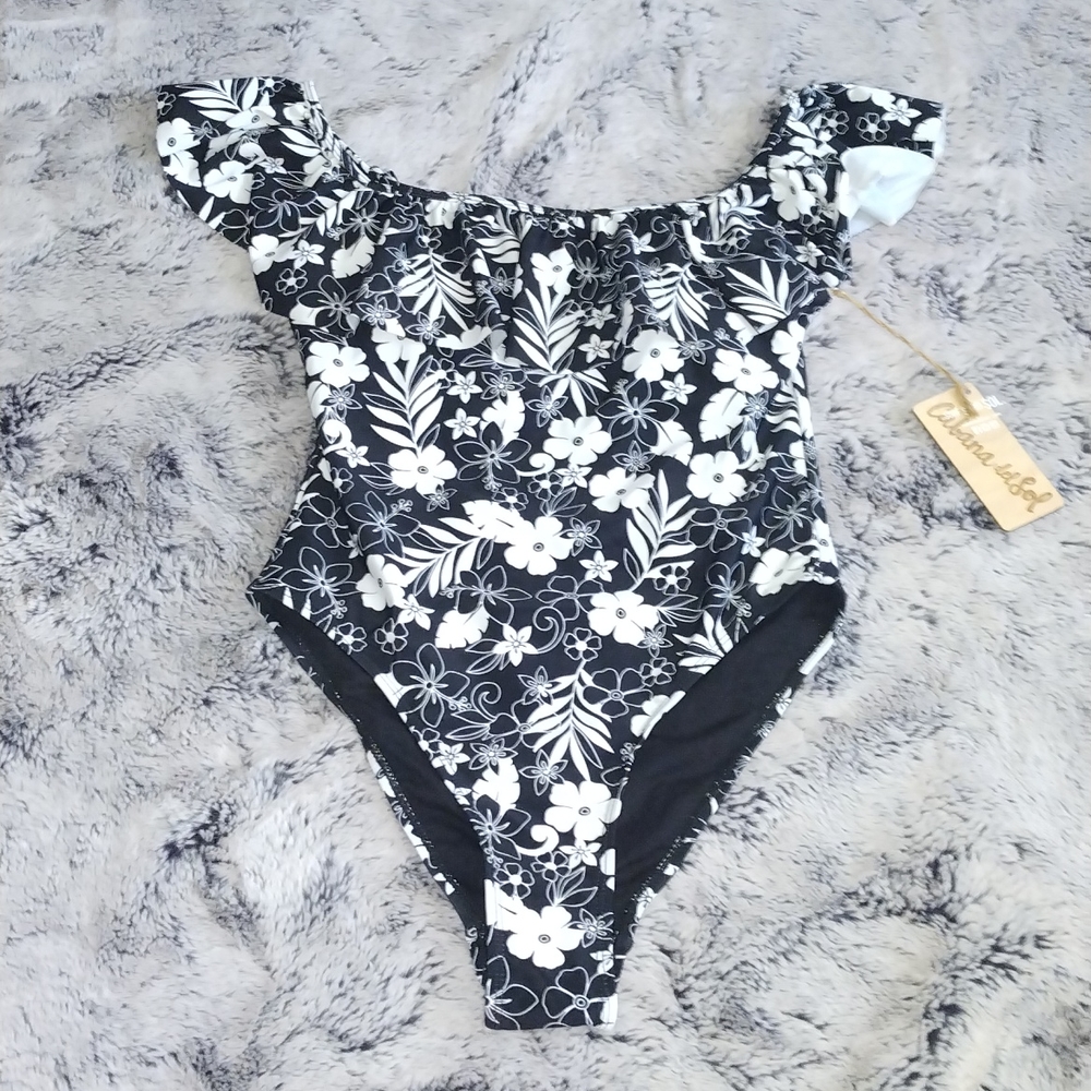 New Cabana del sol off shoulder one piece swim suit size medium